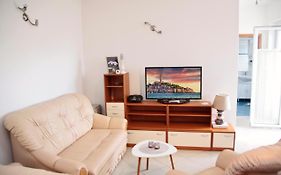 Apartment Matika, Terrace Apartment 10 Minutes Walk From Center