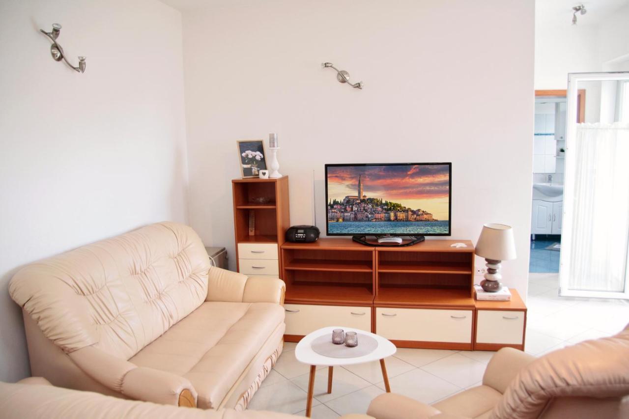 Apartment Matika, Terrace Apartment 10 Minutes Walk From Center Rovinj Kültér fotó