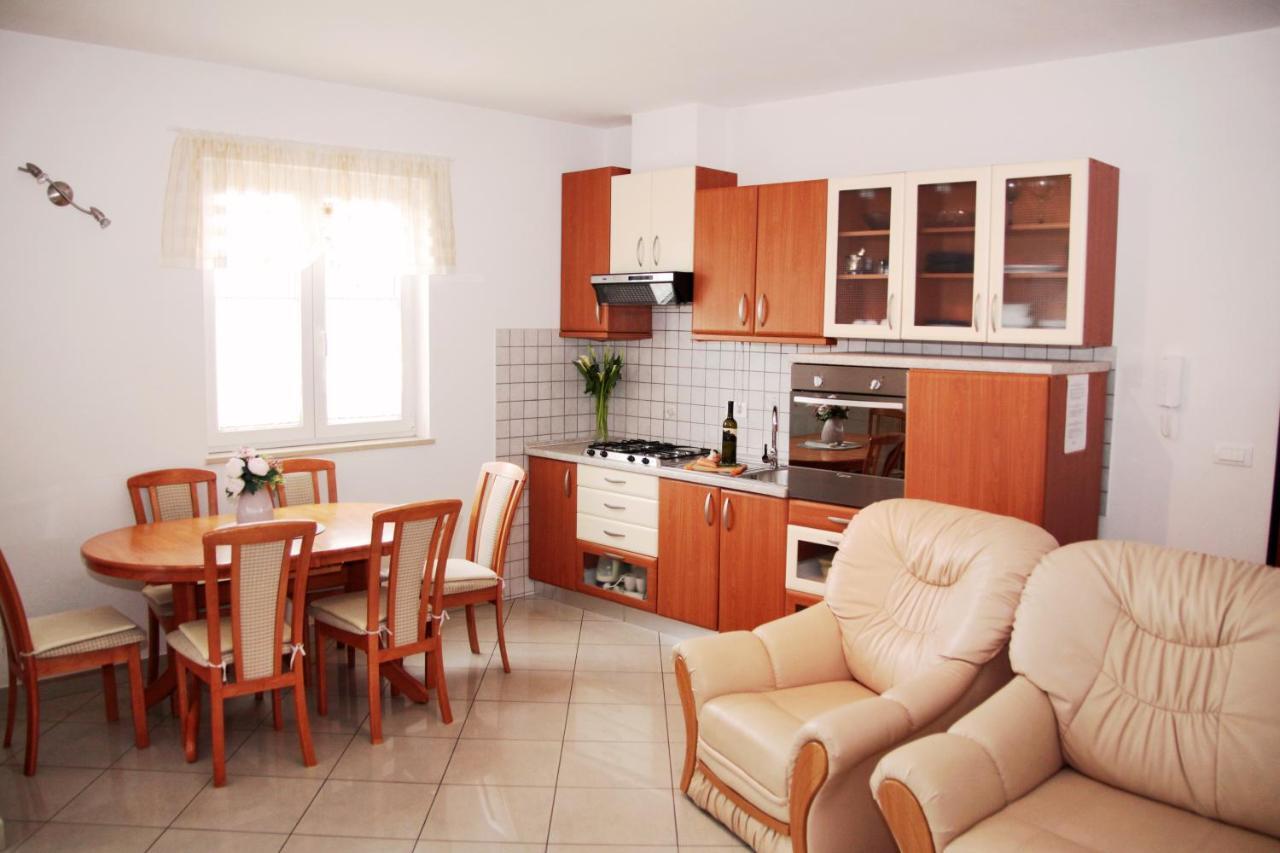 Apartment Matika, Terrace Apartment 10 Minutes Walk From Center Rovinj Kültér fotó